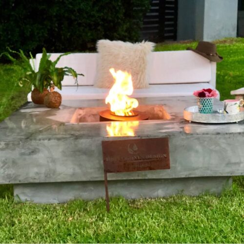 Mesa de cemento y fibra de vidrio